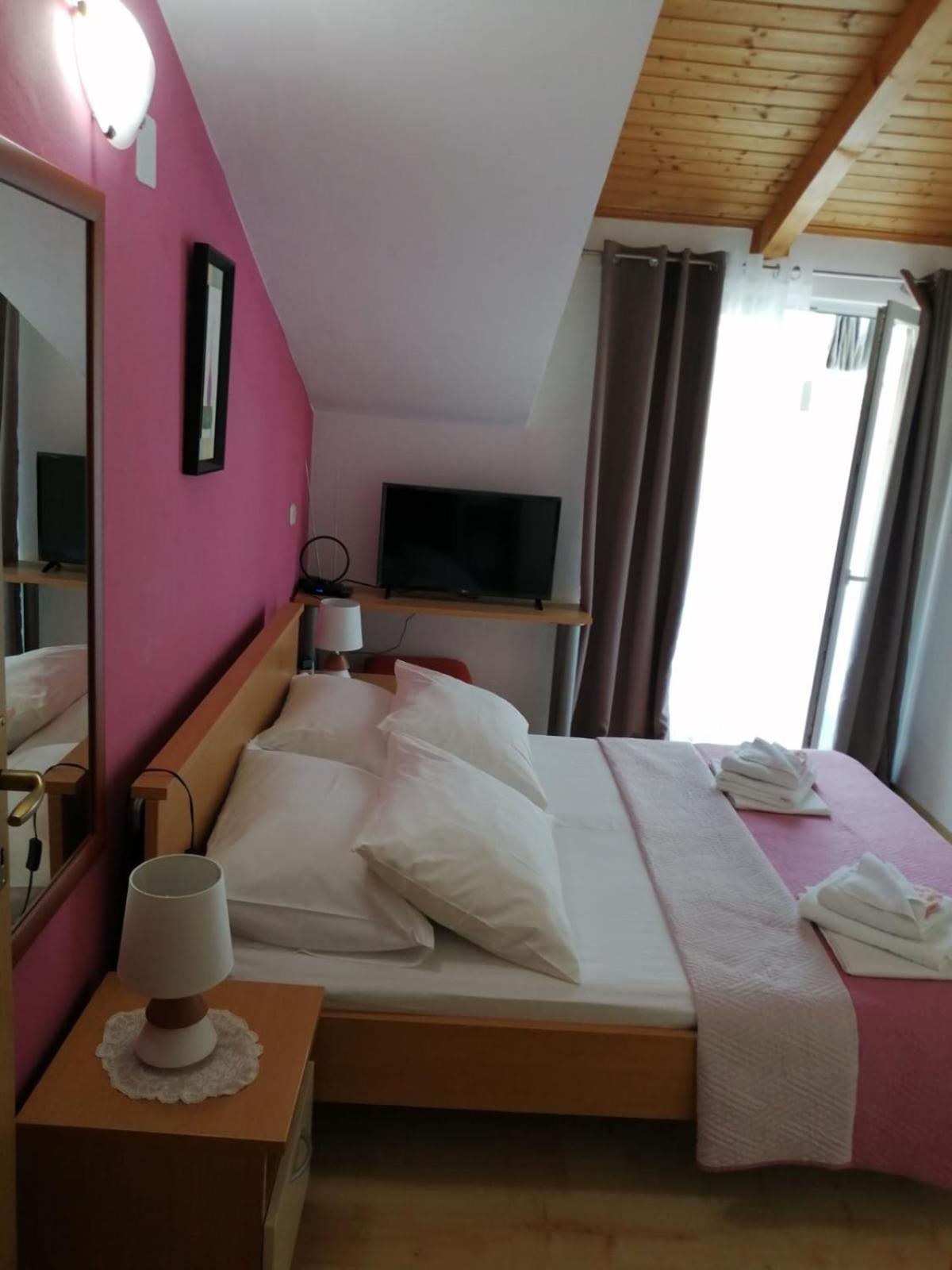 Mala Basina -Maslina Apartment Vrbanj Ngoại thất bức ảnh
