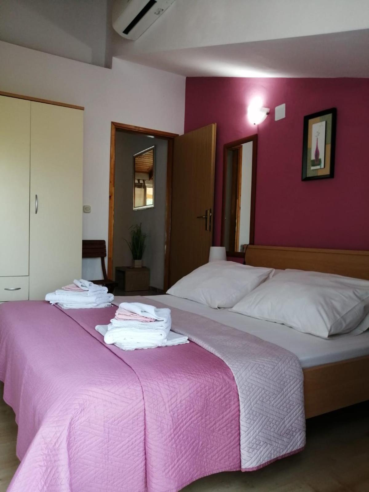 Mala Basina -Maslina Apartment Vrbanj Ngoại thất bức ảnh