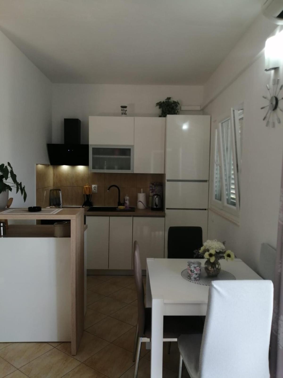 Mala Basina -Maslina Apartment Vrbanj Ngoại thất bức ảnh