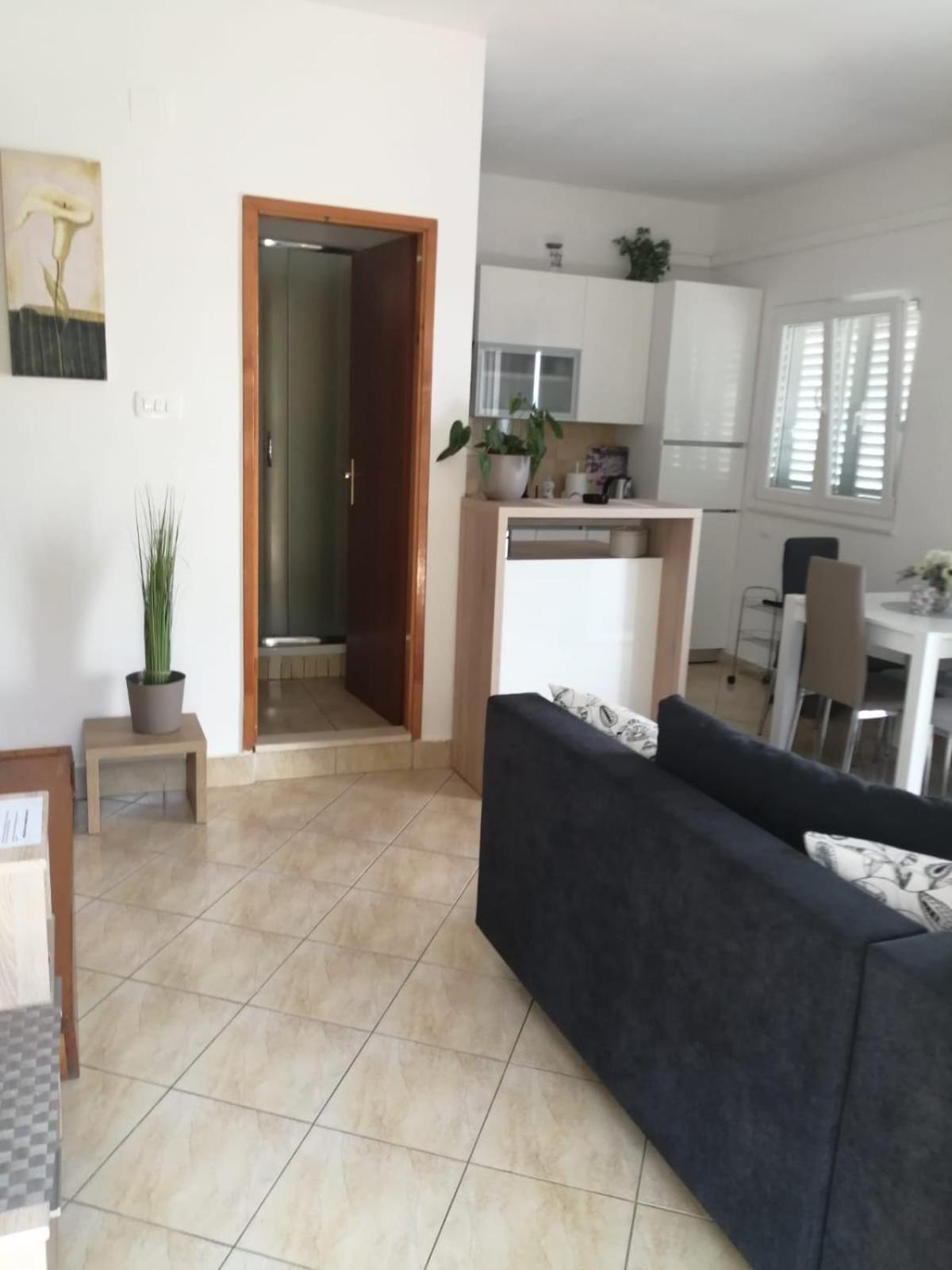 Mala Basina -Maslina Apartment Vrbanj Ngoại thất bức ảnh