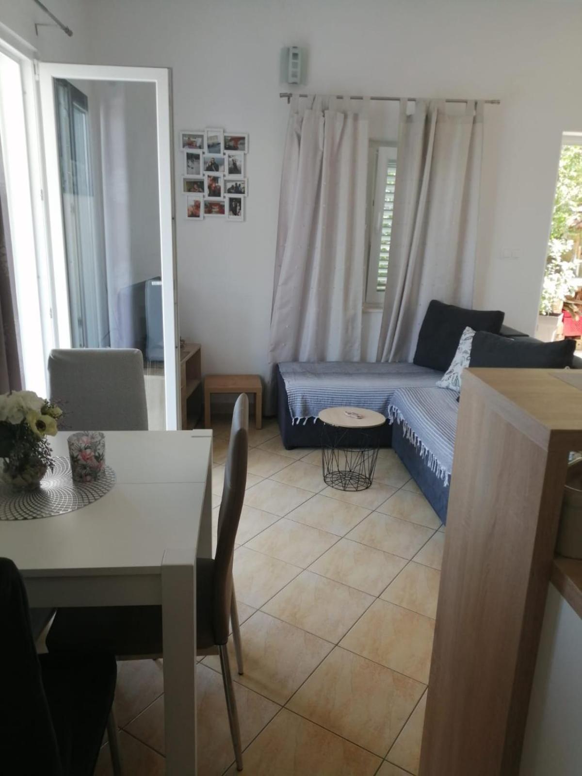 Mala Basina -Maslina Apartment Vrbanj Ngoại thất bức ảnh