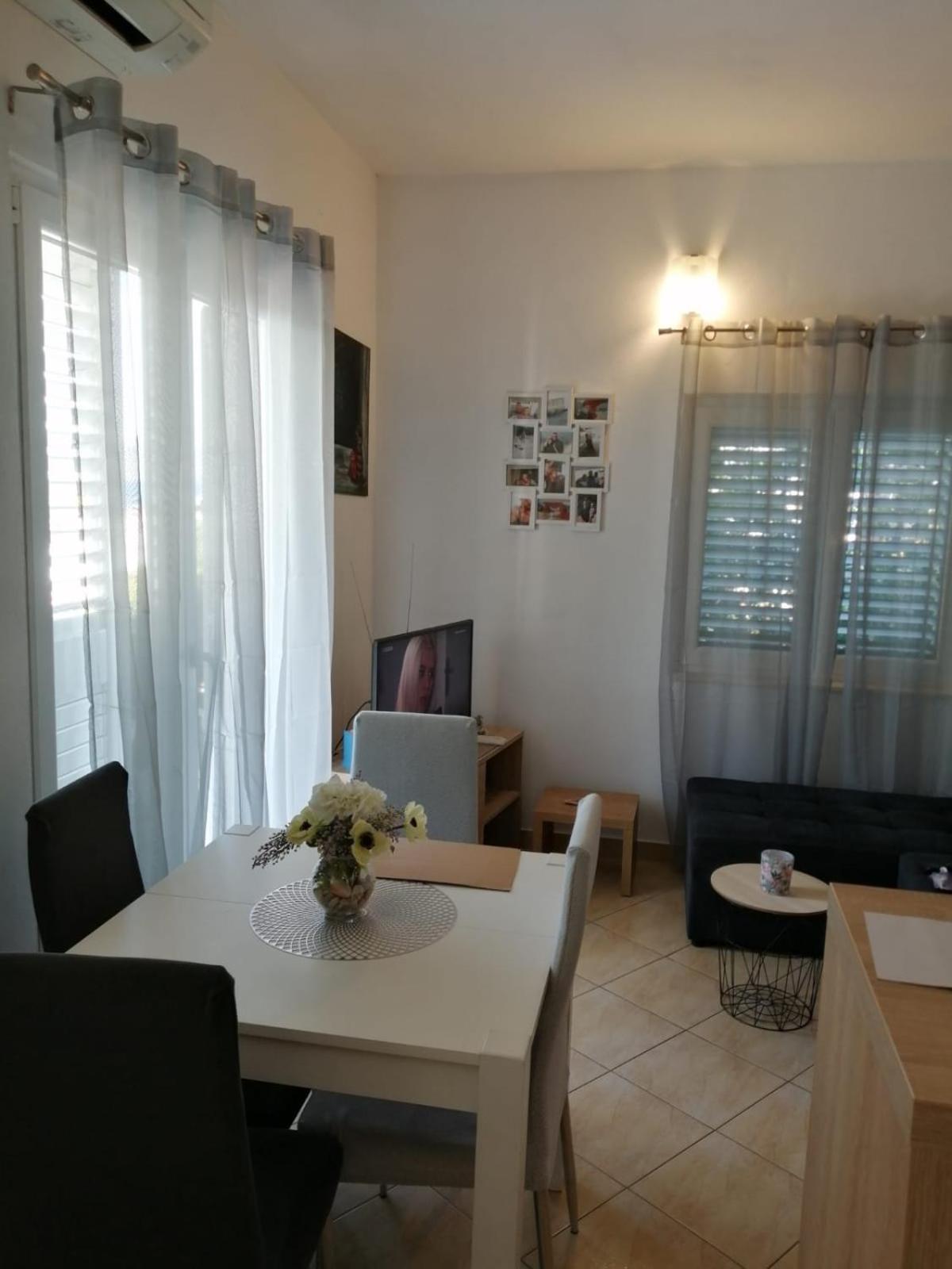 Mala Basina -Maslina Apartment Vrbanj Ngoại thất bức ảnh