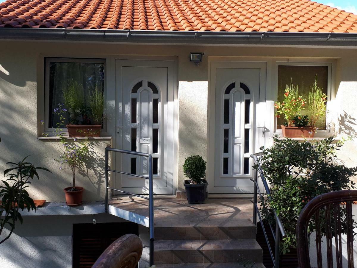 Mala Basina -Maslina Apartment Vrbanj Ngoại thất bức ảnh
