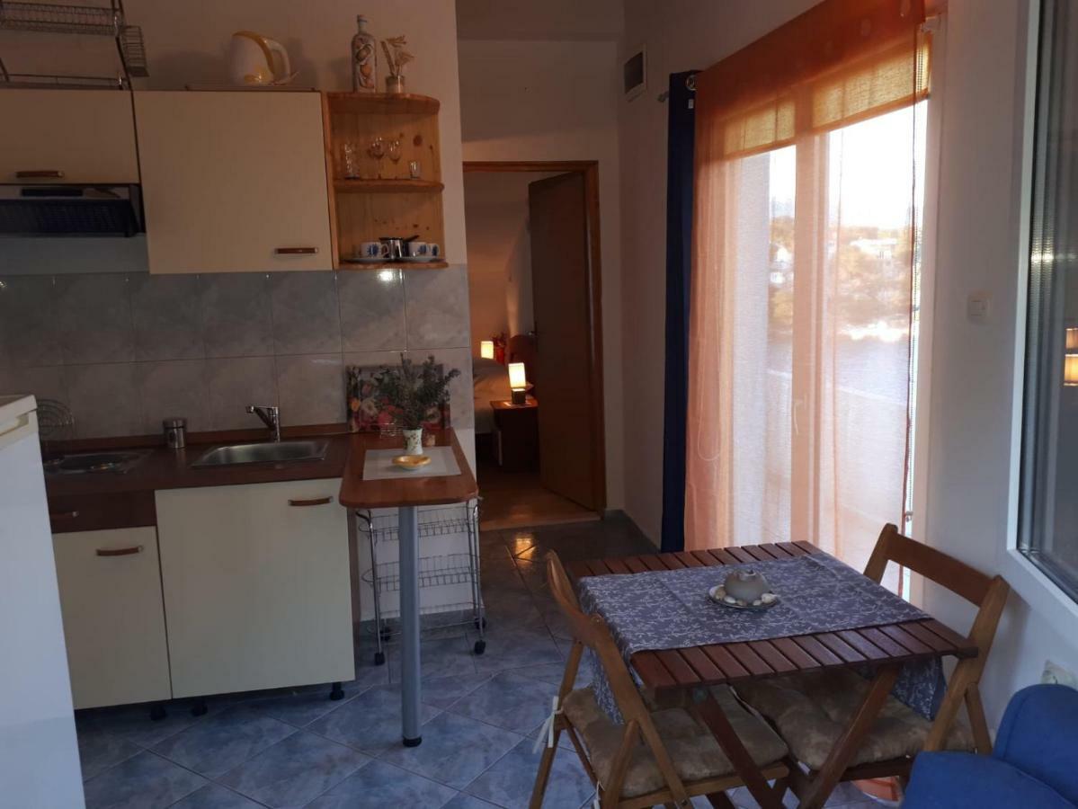 Mala Basina -Maslina Apartment Vrbanj Ngoại thất bức ảnh