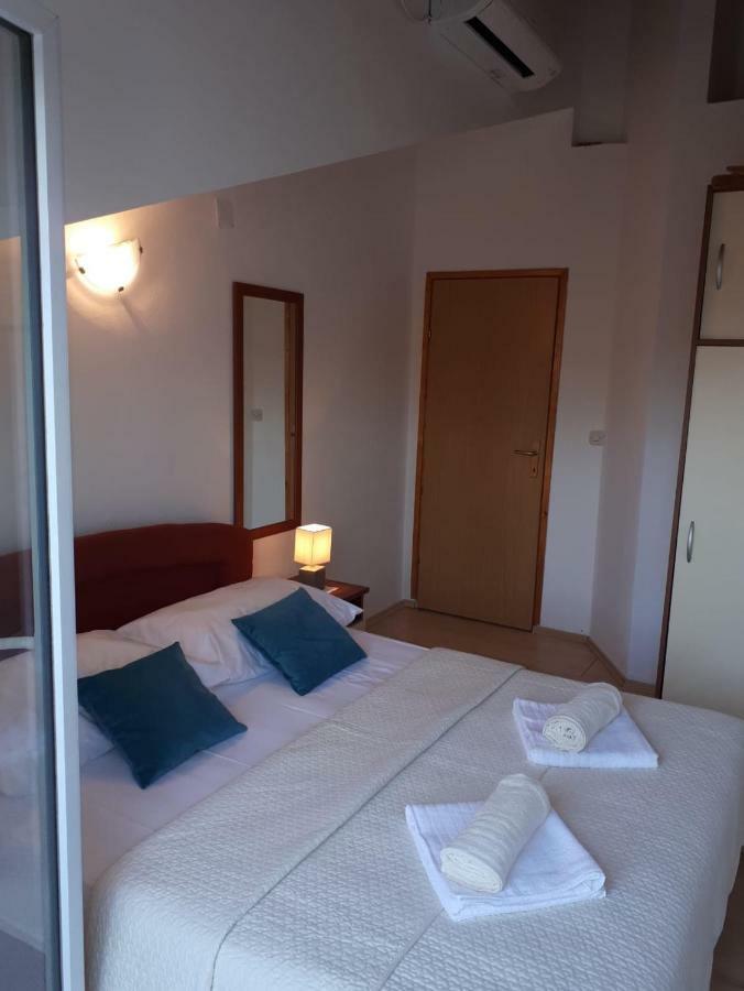 Mala Basina -Maslina Apartment Vrbanj Ngoại thất bức ảnh